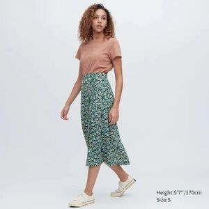 Uniqlo Printed Green Floral Skirt